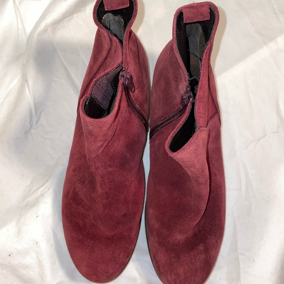 Gabor suede booties, made in Portugal, size 9 - Picture 3 of 5